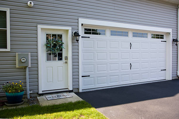 24/7 Emergency Garage Door Panel Replacement experts in Nashua, NH